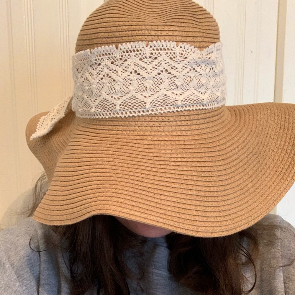 Women’s Wide Brim Sun Hat with Lace detail